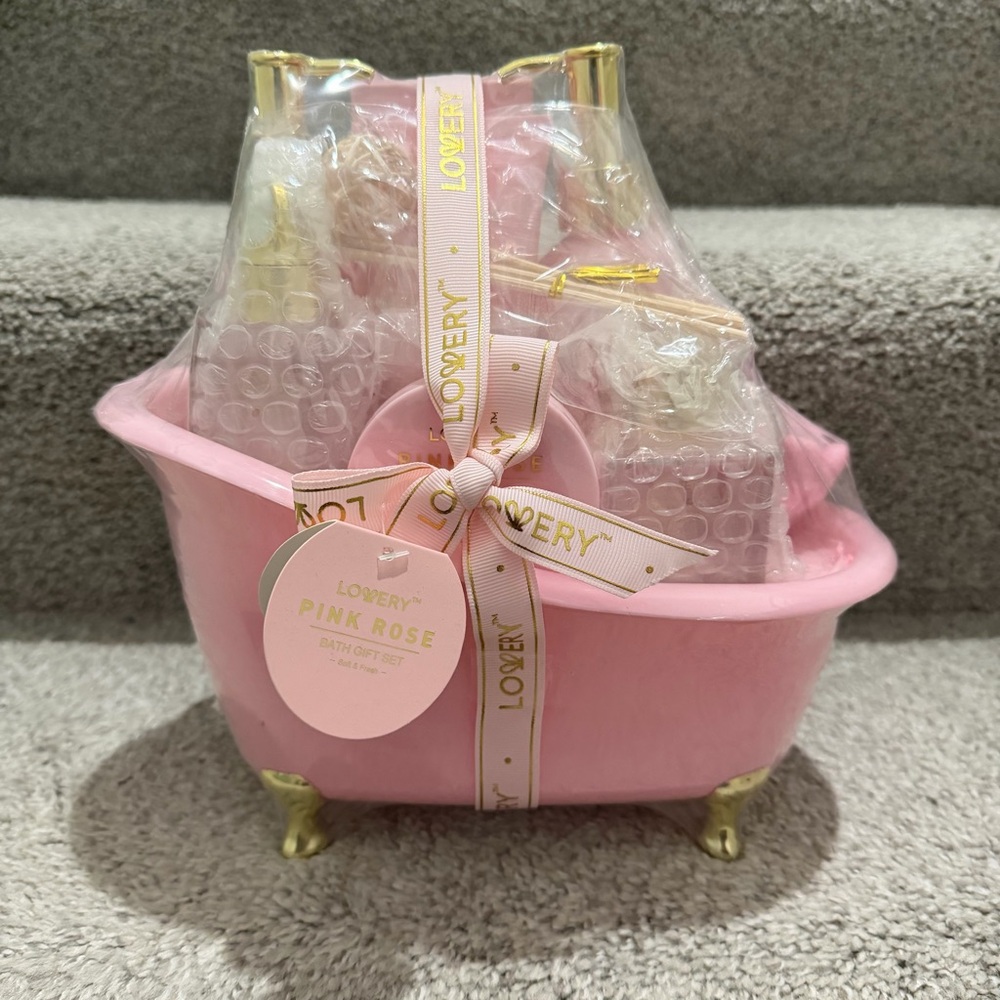Lovery Luxe Pink Rose Bath and Body Spa Kit
